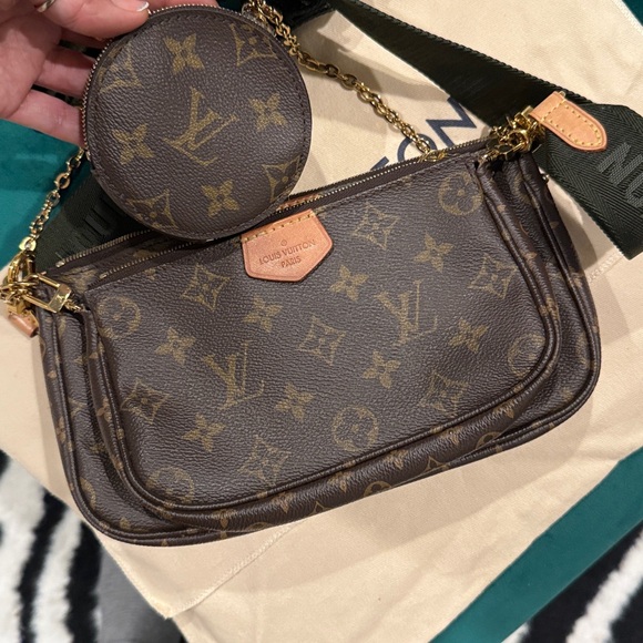 Louis Vuitton Monogram Crossbody Bag with Coin Pouch - Picture 4 of 6